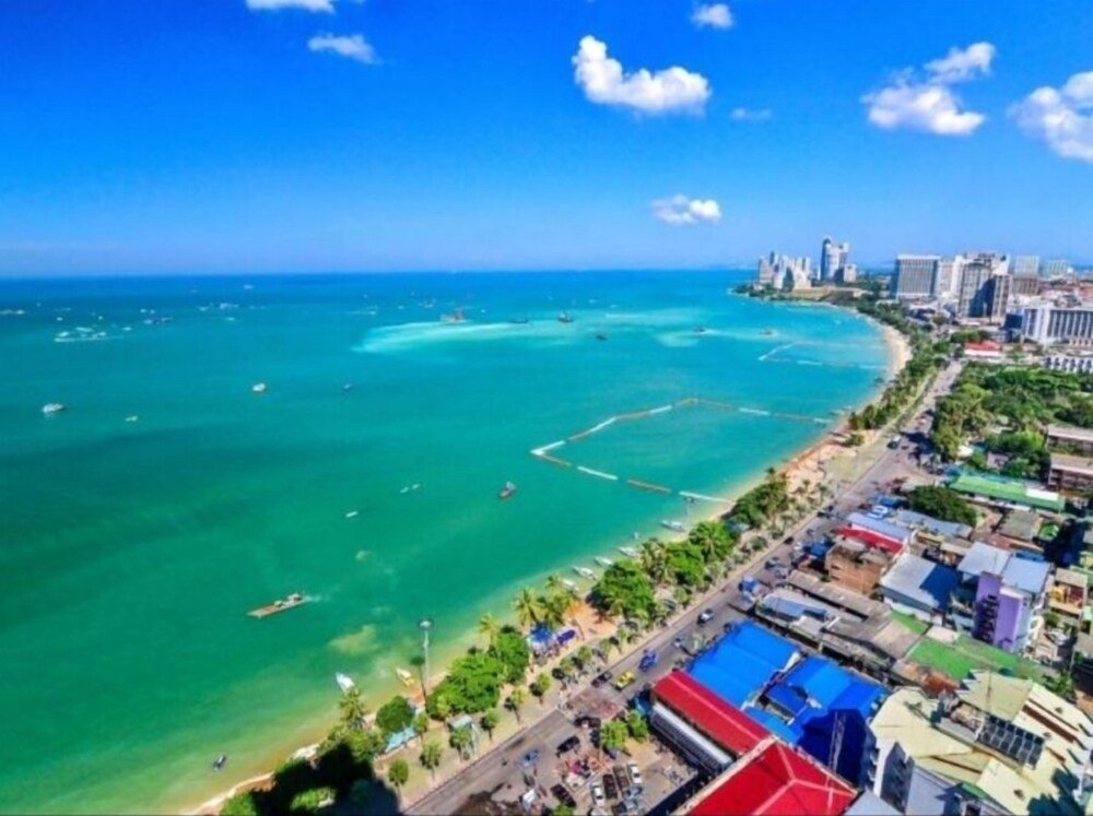Паттайя: The Base Central Pattaya by Alin