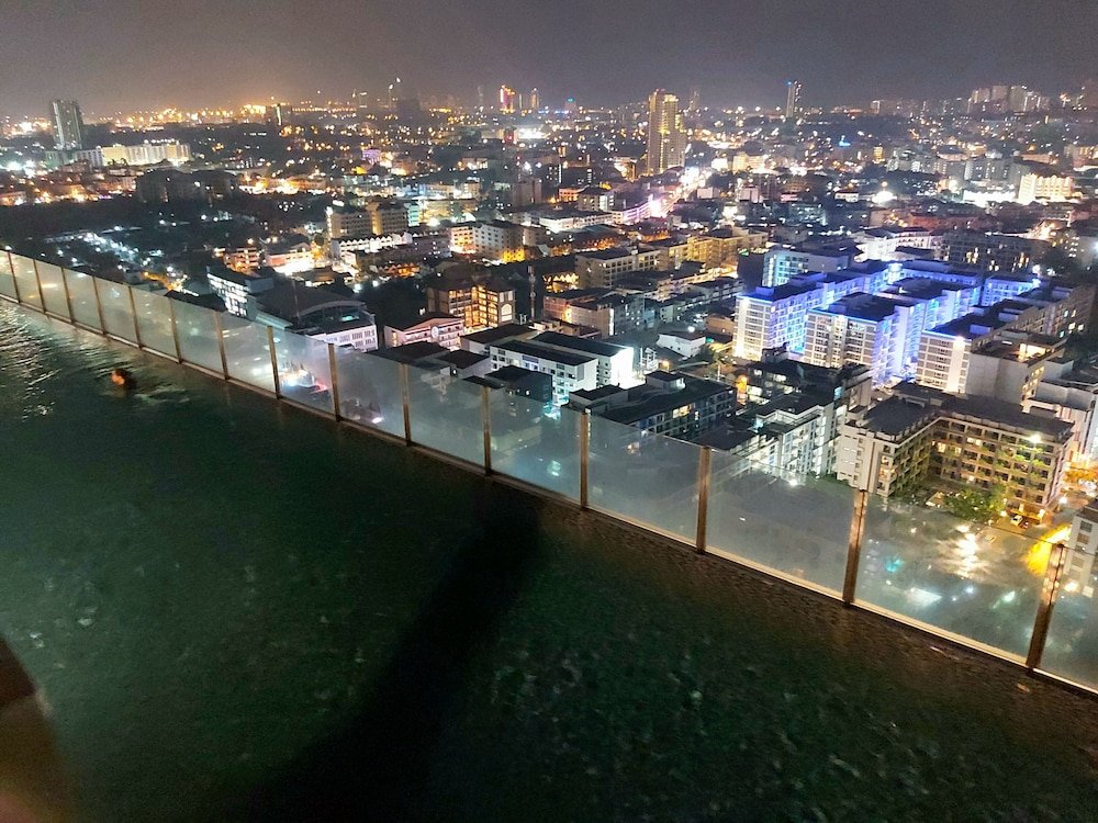 Паттайя: The Base Central Pattaya by Alin