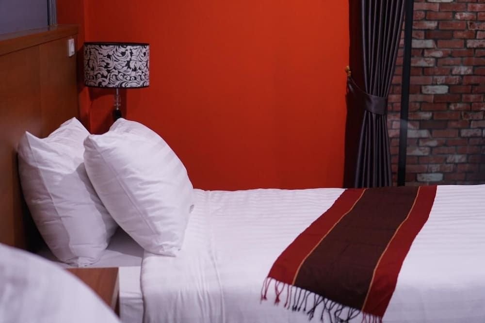 Нанг-Ронг: Sshotel Nangrong Buriram