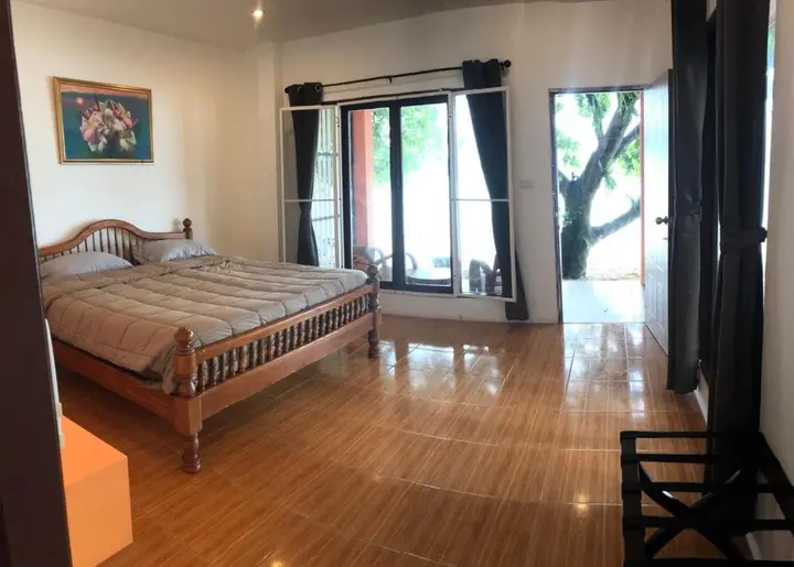 Старая часть Ланты: Paradise Beachfront Bungalows