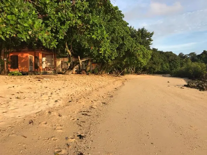 Старая часть Ланты: Paradise Beachfront Bungalows