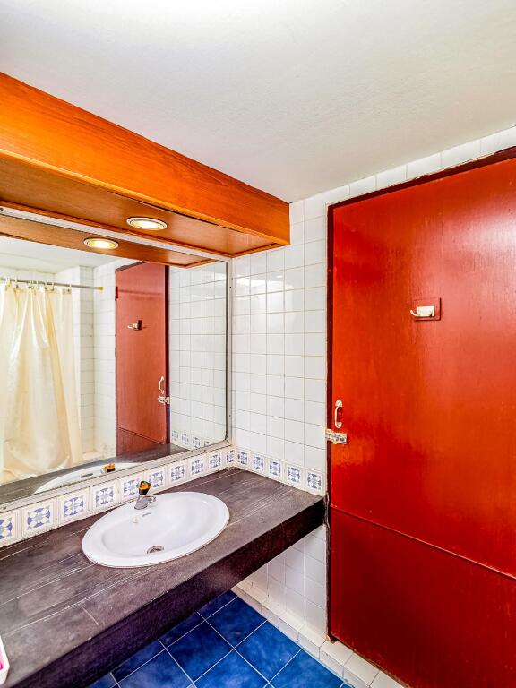 Сураттхани: OYO 441 Grand Thara Hotel