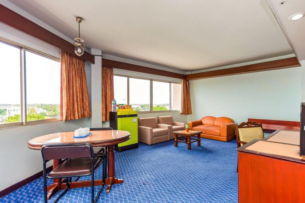Сураттхани: OYO 441 Grand Thara Hotel