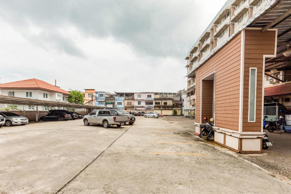 Сураттхани: OYO 441 Grand Thara Hotel