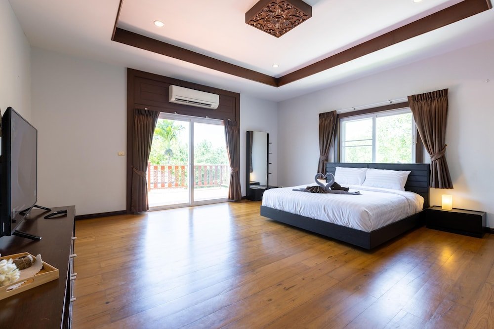 Хуахин: 5 Bedroom Pool Villa Close To Town H5