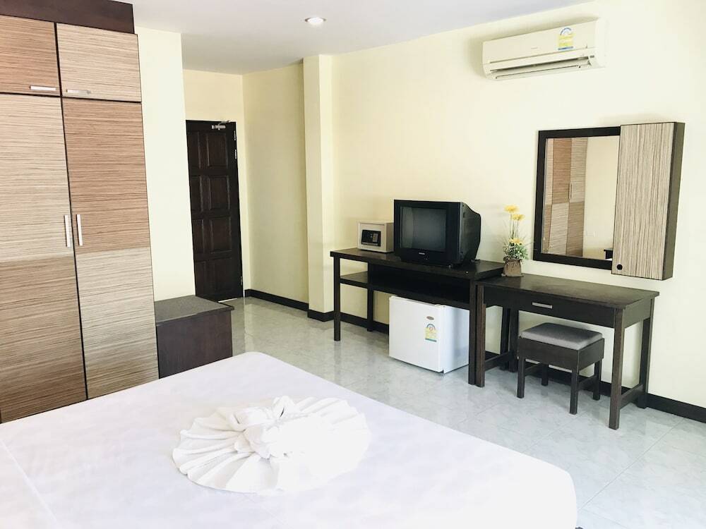 Кату: ME Hotel Beach View - Hostel