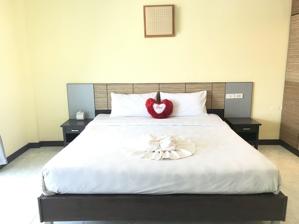 Кату: ME Hotel Beach View - Hostel
