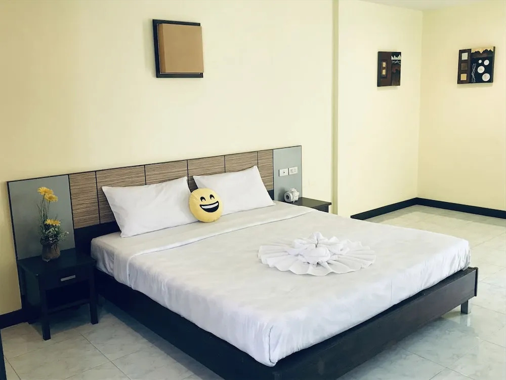 Кату: ME Hotel Beach View - Hostel