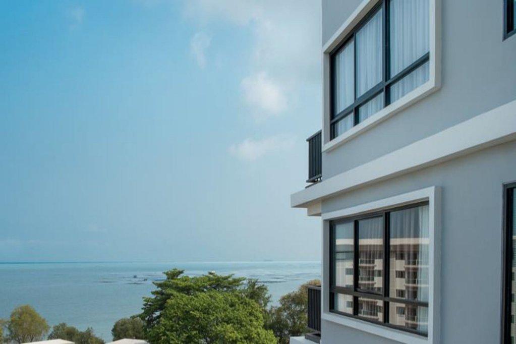 Сирача: Capetown Sriracha Condo
