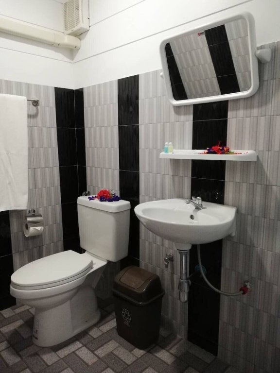 Старая часть Ланты: Phumiphat Resort  Koh Mook