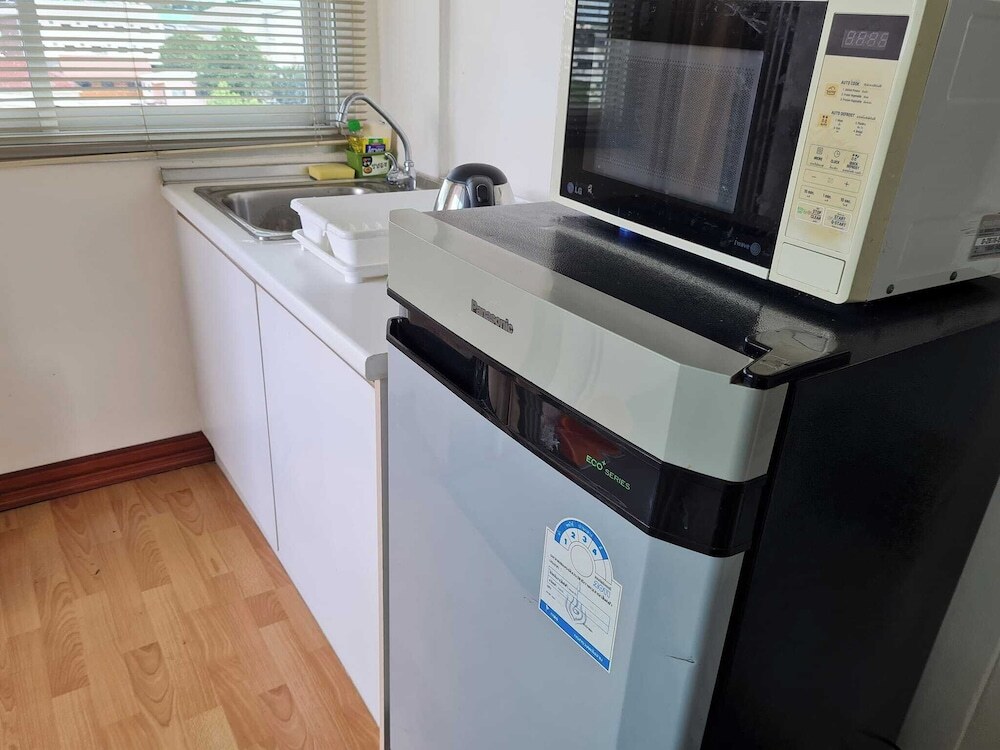 Удонтхани: 1 Double Bedroom Swimming Pool Apartment for Rent in Udonthani With Gym Laundry