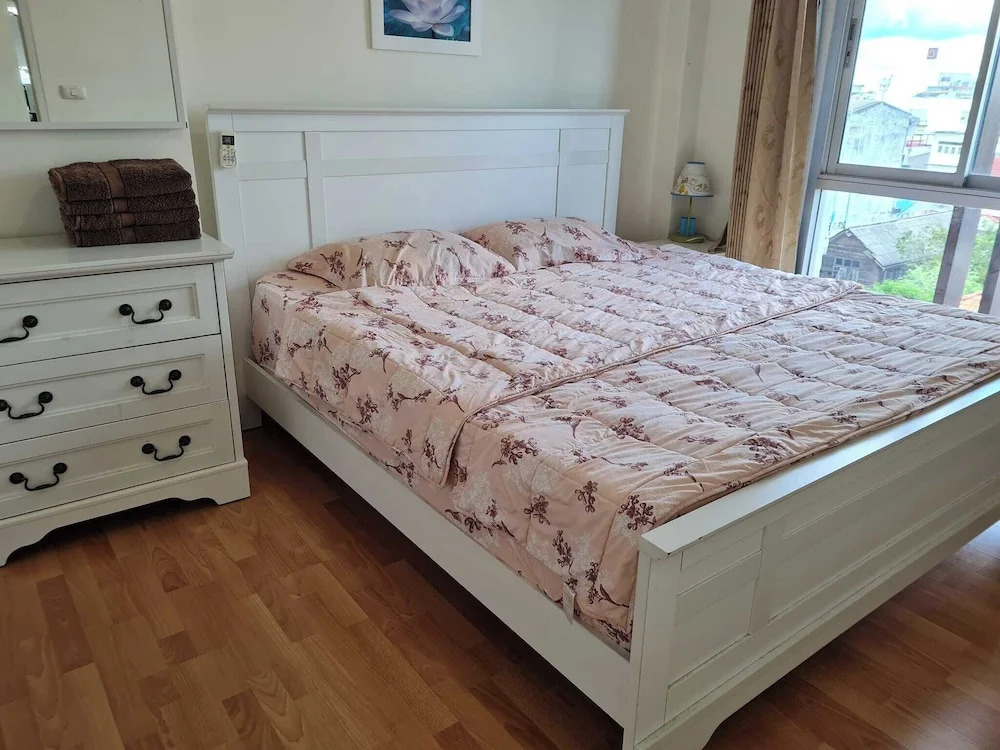 Удонтхани: 1 Double Bedroom Swimming Pool Apartment for Rent in Udonthani With Gym Laundry