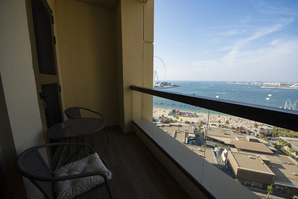 Дубай: PalmBay JBR 4 bedroom sea view apartment