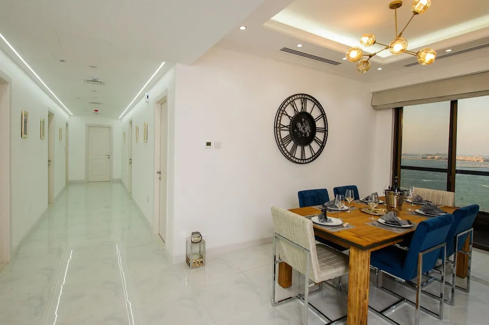 Дубай: PalmBay JBR 4 bedroom sea view apartment