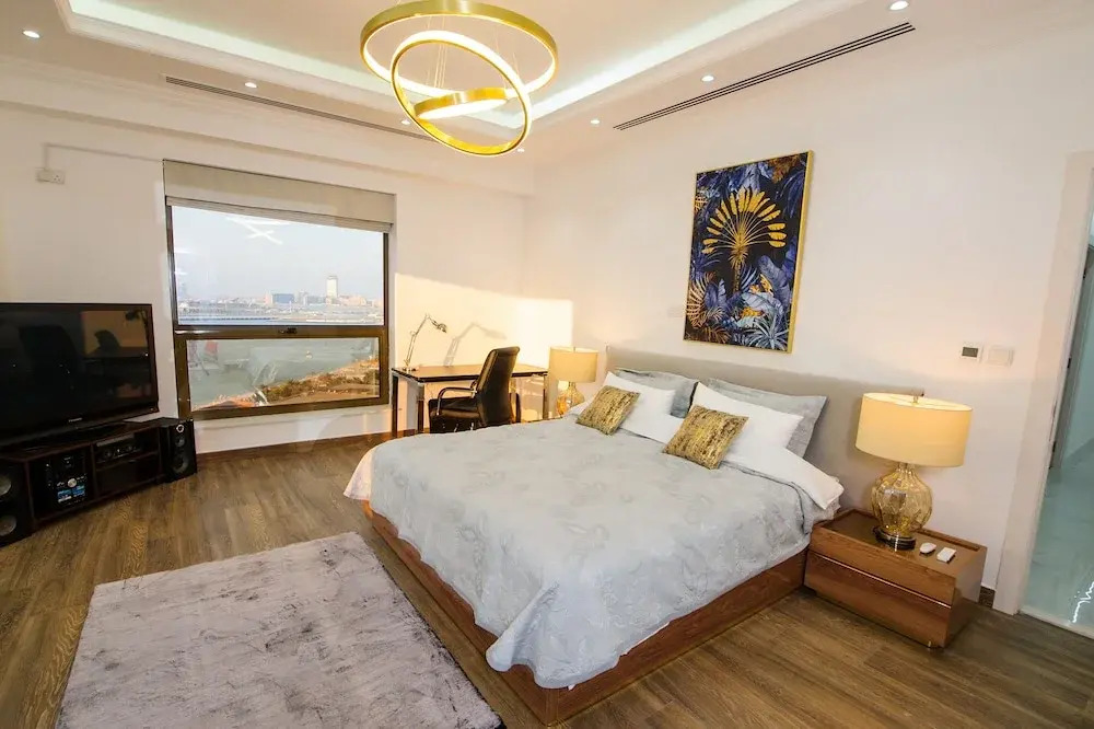 Дубай: PalmBay JBR 4 bedroom sea view apartment