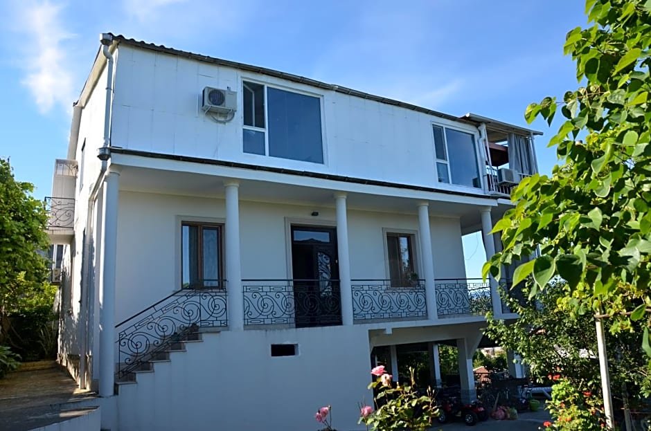 Батуми: TJ Hostel