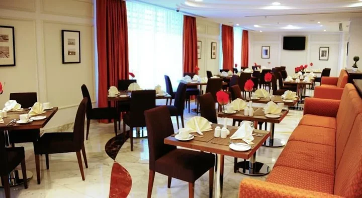 Дубай: Paragon Hotel (Formerly Al Hamra Hotel)