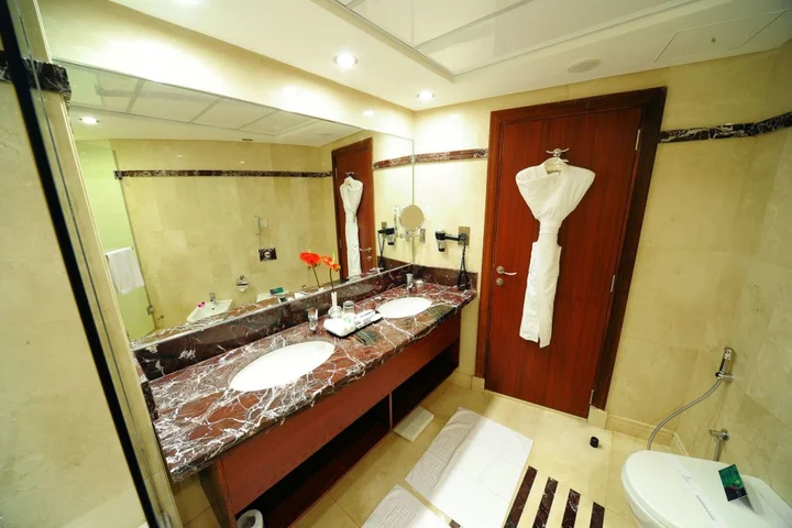 Дубай: Paragon Hotel (Formerly Al Hamra Hotel)