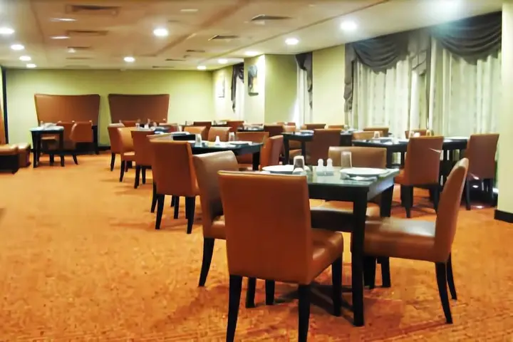 Дубай: Paragon Hotel (Formerly Al Hamra Hotel)