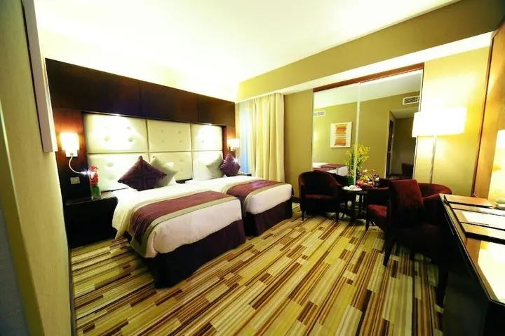 Дубай: Paragon Hotel (Formerly Al Hamra Hotel)