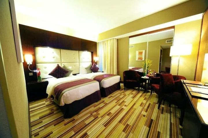 Дубай: Paragon Hotel (Formerly Al Hamra Hotel)