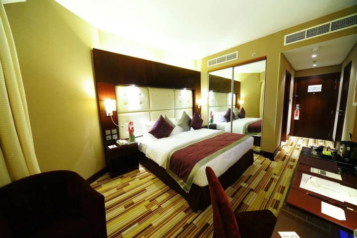 Дубай: Paragon Hotel (Formerly Al Hamra Hotel)