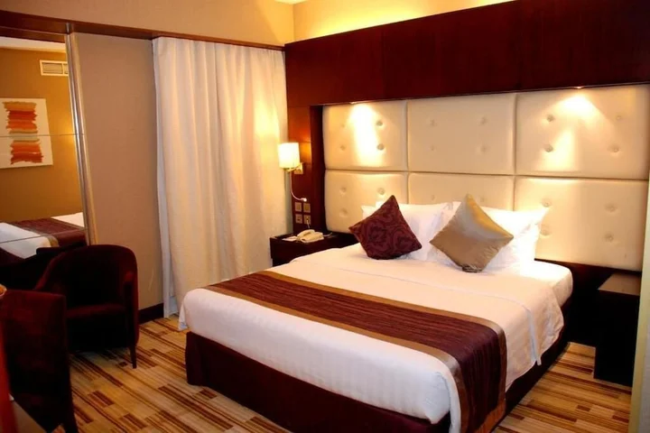 Дубай: Paragon Hotel (Formerly Al Hamra Hotel)