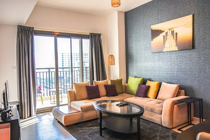 Дубай: 1 Bedroom Apartment in Hayat Boulevard