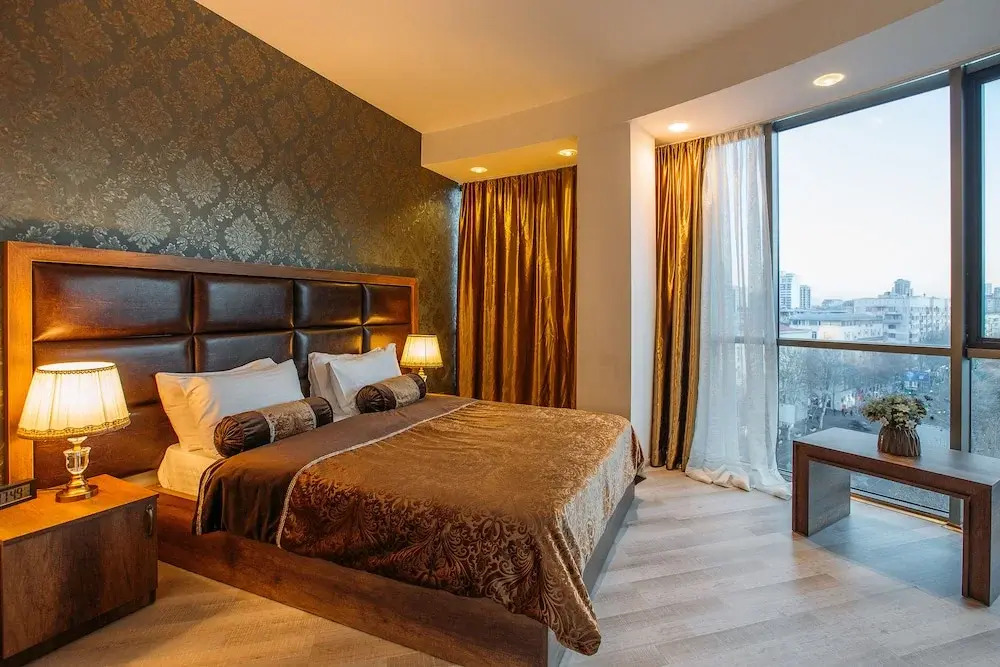 Тбилиси: Green Queen Hotel