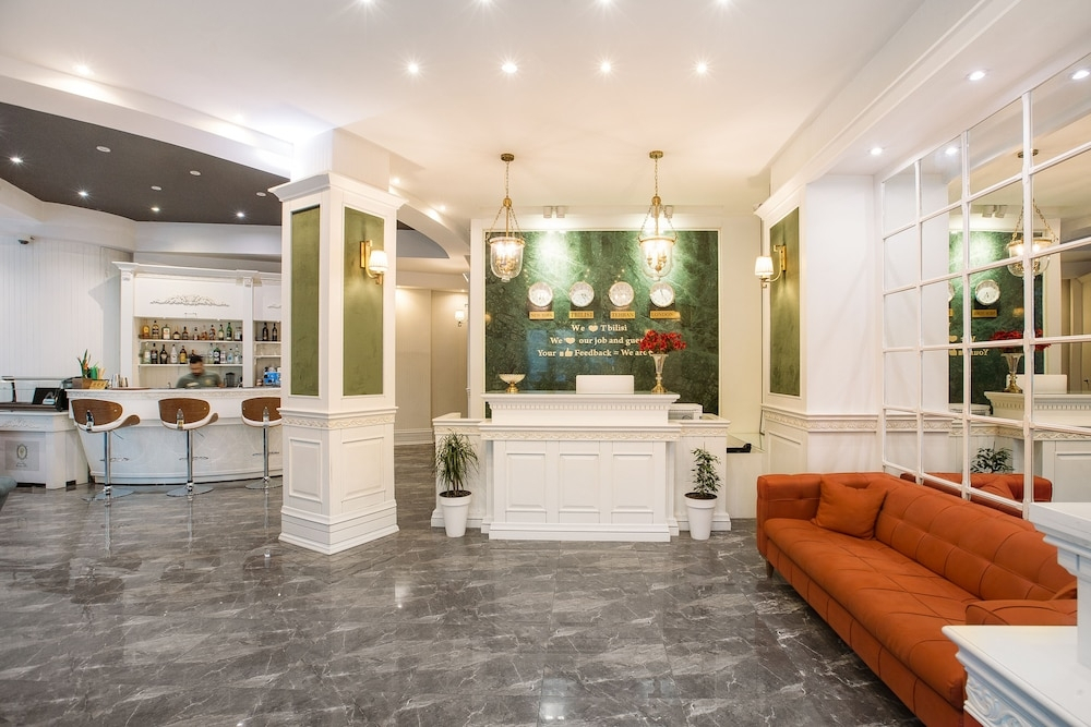 Тбилиси: Green Queen Hotel
