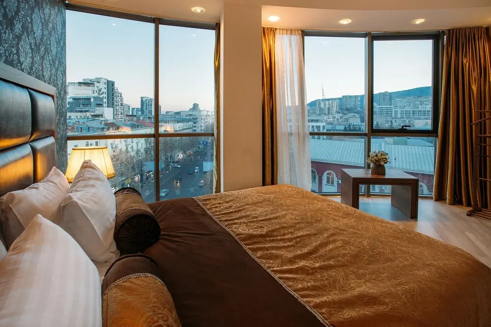 Тбилиси: Green Queen Hotel