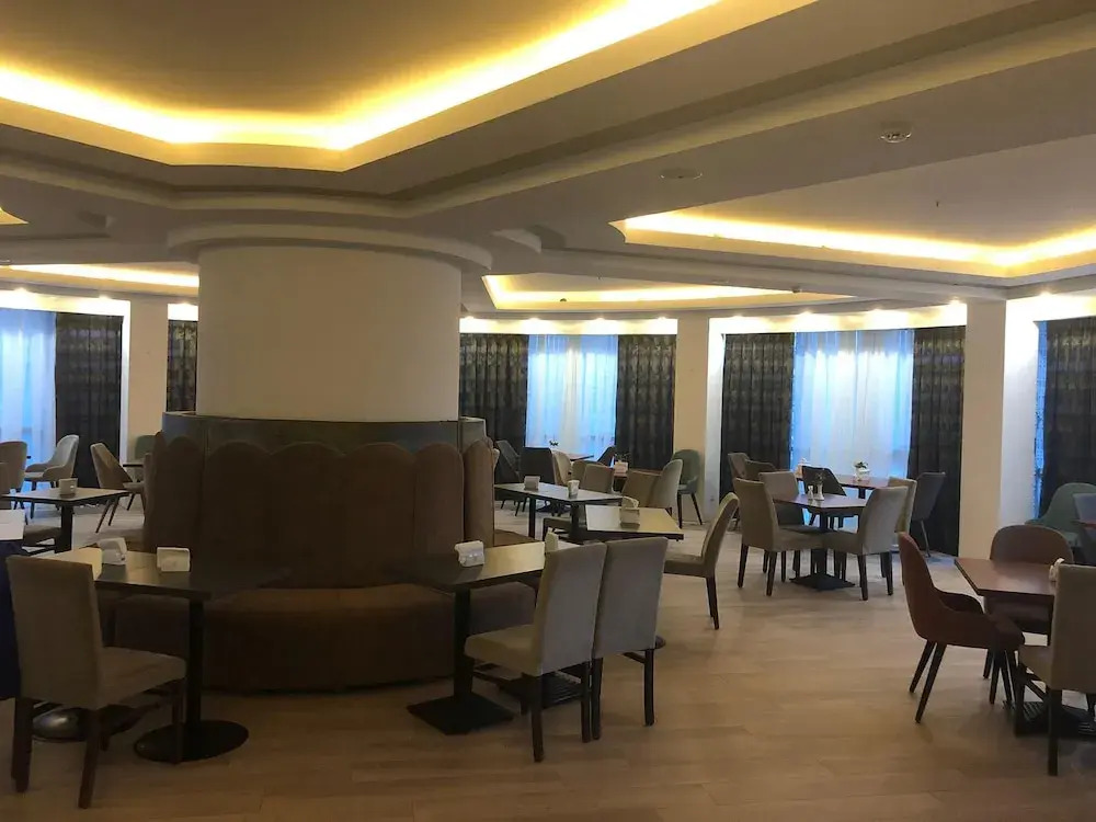 Тбилиси: Green Queen Hotel
