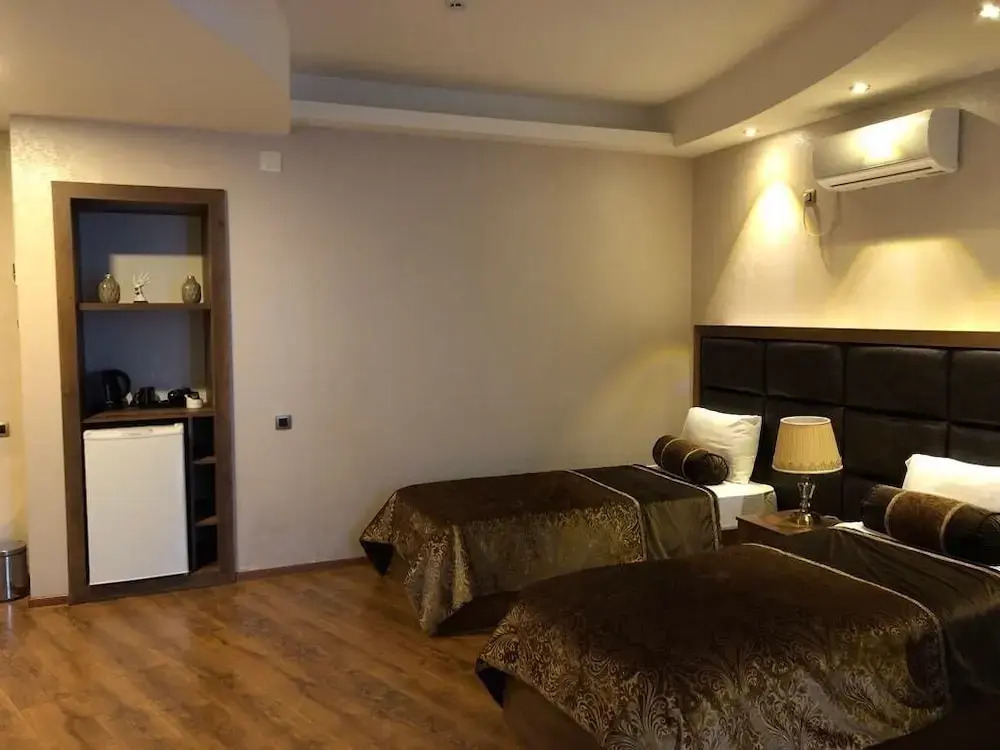 Тбилиси: Green Queen Hotel