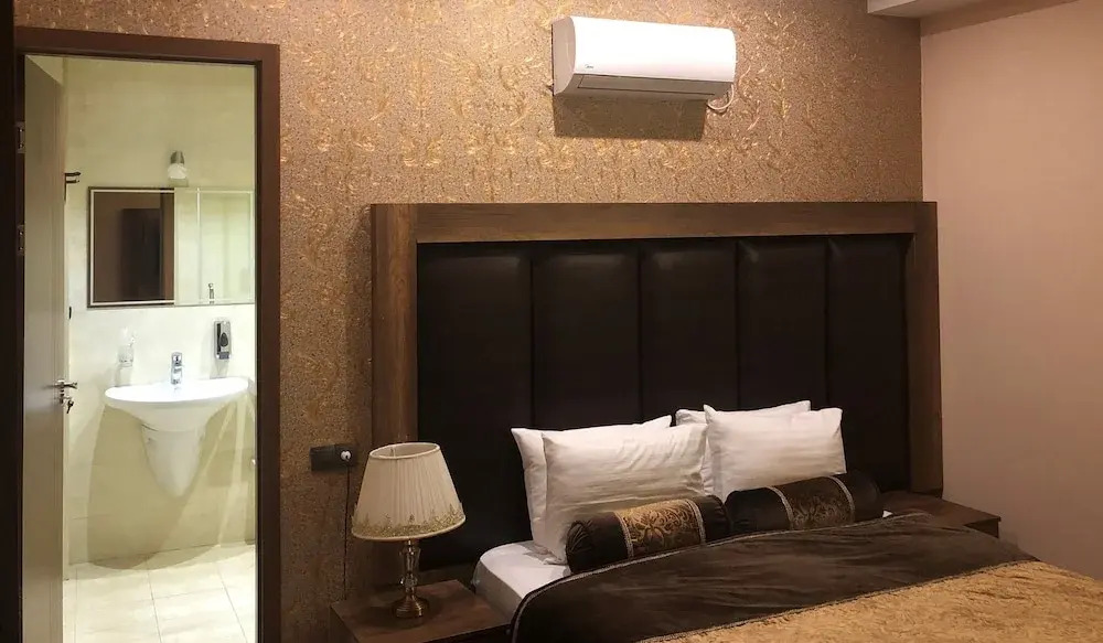 Тбилиси: Green Queen Hotel