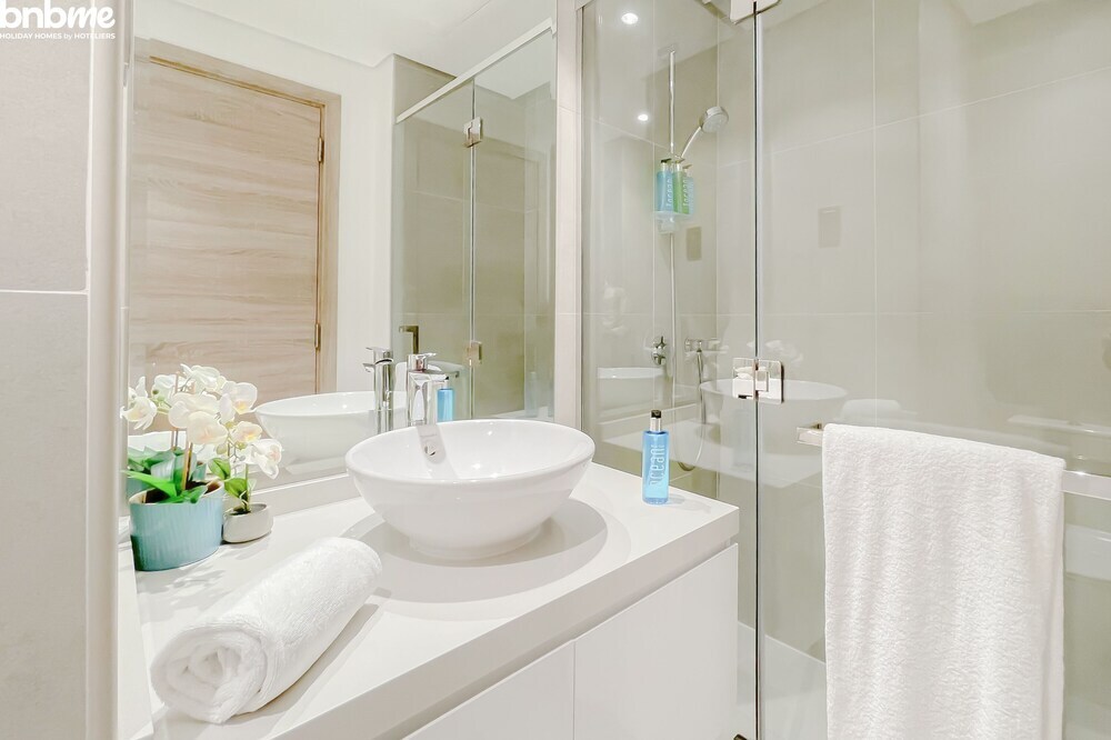 Дубай: Beach View 2BR Ultra-luxurious Apt- 1504