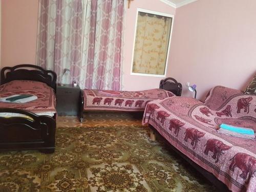 Зестафони: At Rezo's Inn