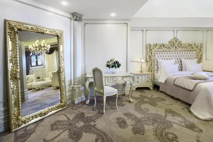 Тбилиси: Hotel Ambassadori Tbilisi Hotel Mimino