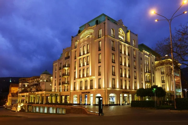 Тбилиси: Hotel Ambassadori Tbilisi Hotel Mimino