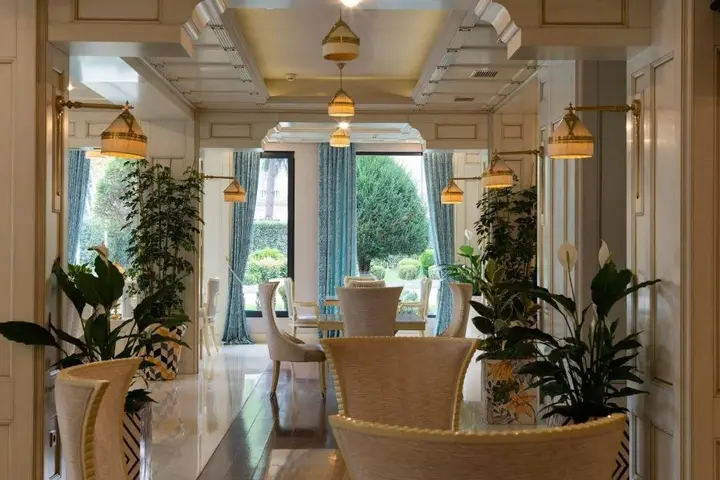 Тбилиси: Hotel Ambassadori Tbilisi Hotel Mimino