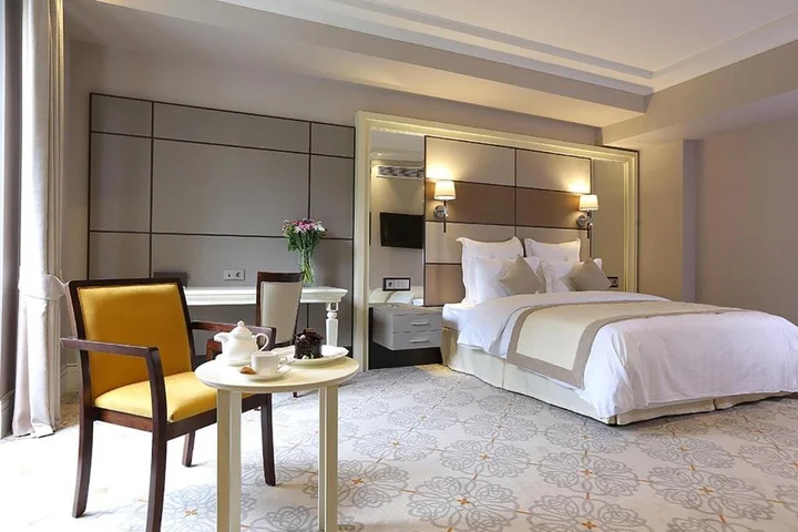 Тбилиси: Hotel Ambassadori Tbilisi Hotel Mimino