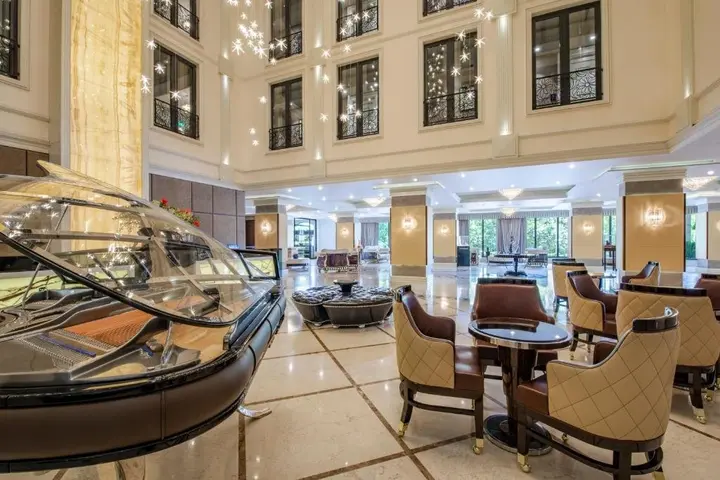 Тбилиси: Hotel Ambassadori Tbilisi Hotel Mimino