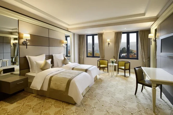 Тбилиси: Hotel Ambassadori Tbilisi Hotel Mimino