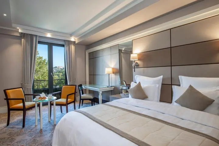 Тбилиси: Hotel Ambassadori Tbilisi Hotel Mimino