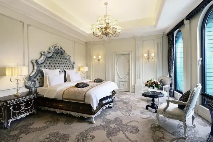 Тбилиси: Hotel Ambassadori Tbilisi Hotel Mimino