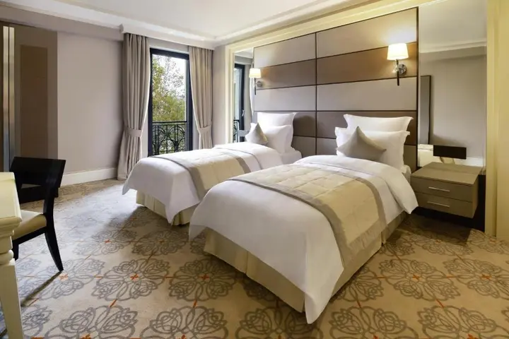 Тбилиси: Hotel Ambassadori Tbilisi Hotel Mimino