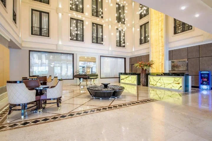 Тбилиси: Hotel Ambassadori Tbilisi Hotel Mimino