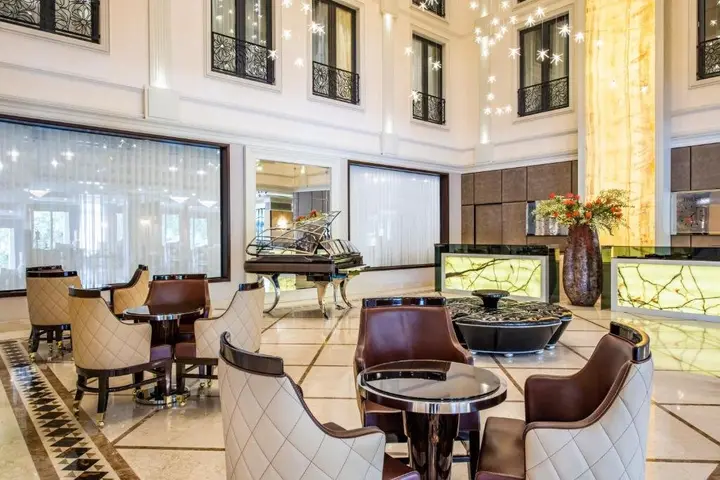 Тбилиси: Hotel Ambassadori Tbilisi Hotel Mimino