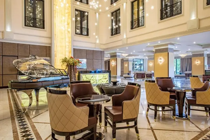 Тбилиси: Hotel Ambassadori Tbilisi Hotel Mimino
