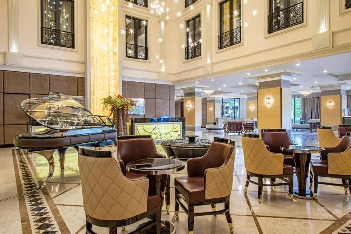 Тбилиси: Hotel Ambassadori Tbilisi Hotel Mimino