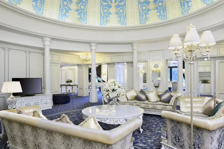 Тбилиси: Hotel Ambassadori Tbilisi Hotel Mimino